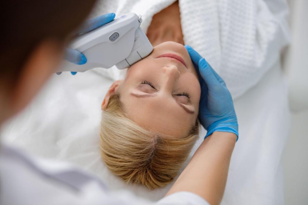 مقارنة الألثيرا وجهاز أتيفا لشد الوجه | دكتورة تغريد الحمصي